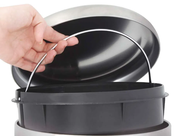 imagem de Lixeira Com Pedal Redonda Safira 3 Litros Inox