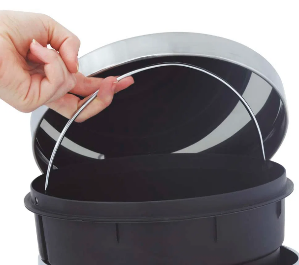 imagem de Lixeira Com Pedal Redonda Agata 3 Litros Inox