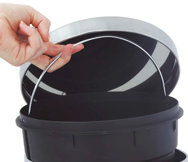 imagem de Lixeira Com Pedal Redonda Agata 5 Litros Inox